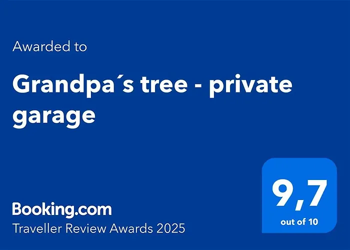 Grandpa's Tree - Private Garage Split