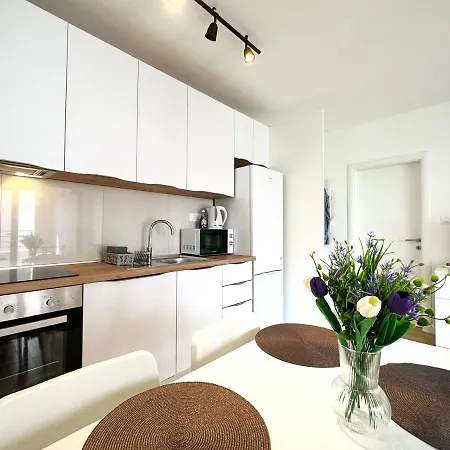 Grandpa's Tree - Private Garage Split