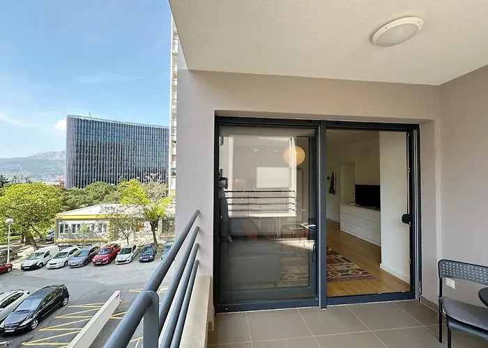 Grandpa's Tree - Private Garage *