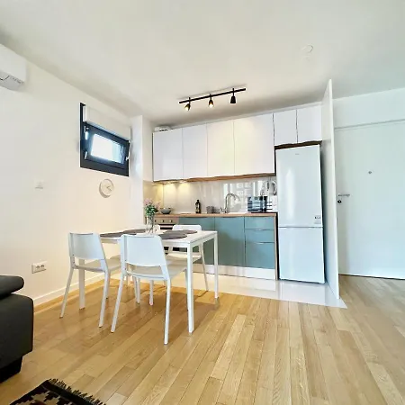 Grandpa's Tree - Private Garage Apartmán *