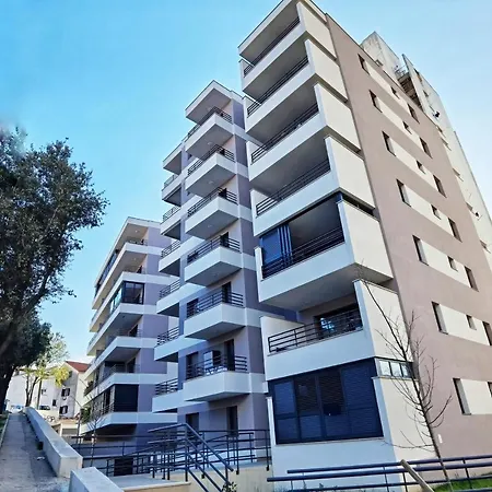 Grandpa's Tree - Private Garage Apartman Split