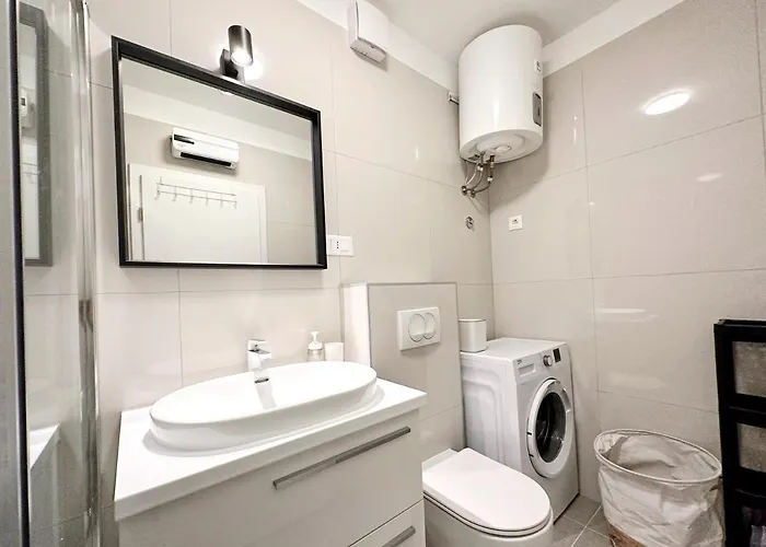 Grandpa's Tree - Private Garage * ספליט