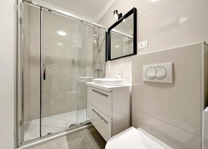 Grandpa's Tree - Private Garage