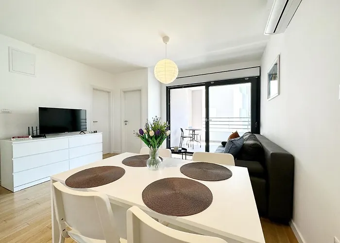 Grandpa's Tree - Private Garage * ספליט