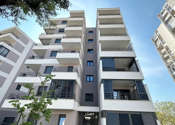 Grandpa's Tree - Private Garage ספליט