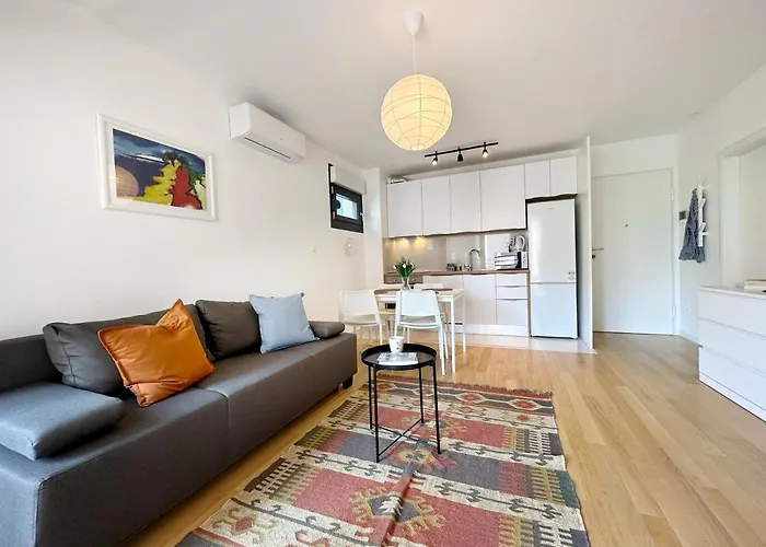 Grandpa's Tree - Private Garage *