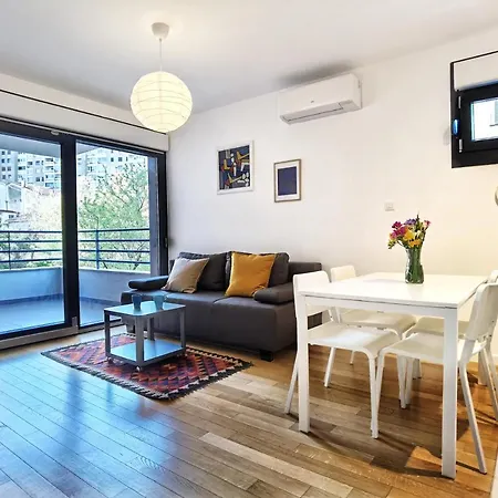 Grandpa's Tree - Private Garage