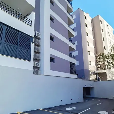 Grandpa's Tree - Private Garage *